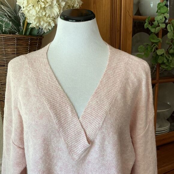 H&M Wool Blend Oversized V-Neck Pull Over Soft Pink Sweater Women’s Size Medium - Picture 1 of 10